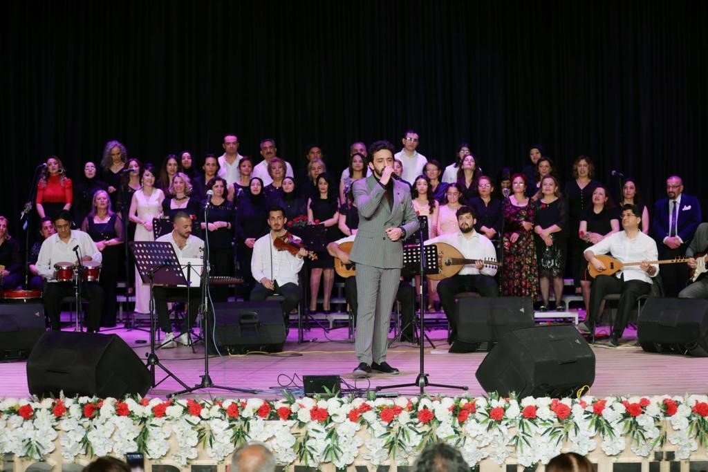 Halk Korosu ilk konserini verdi