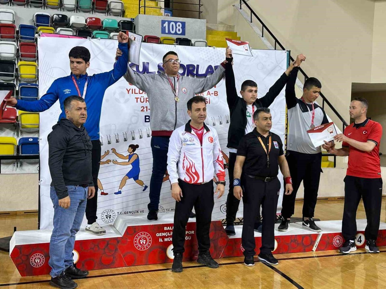 Aydınlı güreşçiler Türkiye şampiyonasından başarıyla döndü