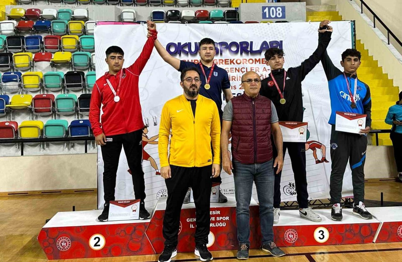 Aydınlı güreşçiler Türkiye şampiyonasından başarıyla döndü