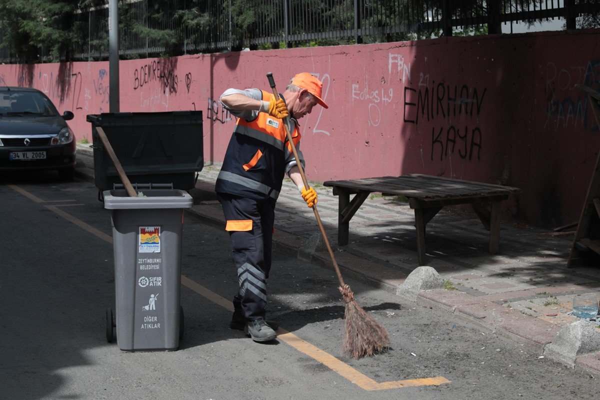 Zeytinburnu’nda bahar temizliği devam ediyor