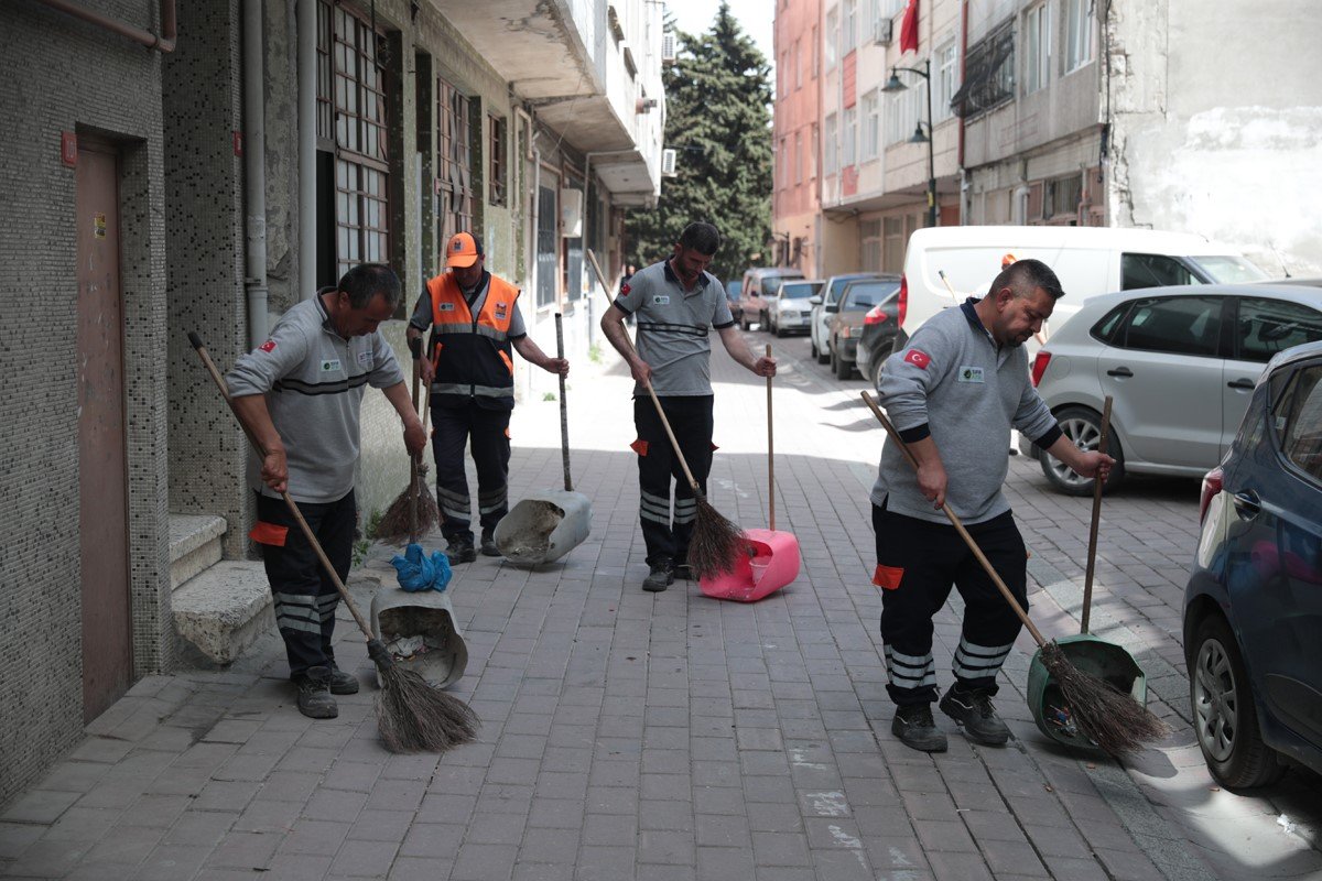 Zeytinburnu’nda bahar temizliği devam ediyor