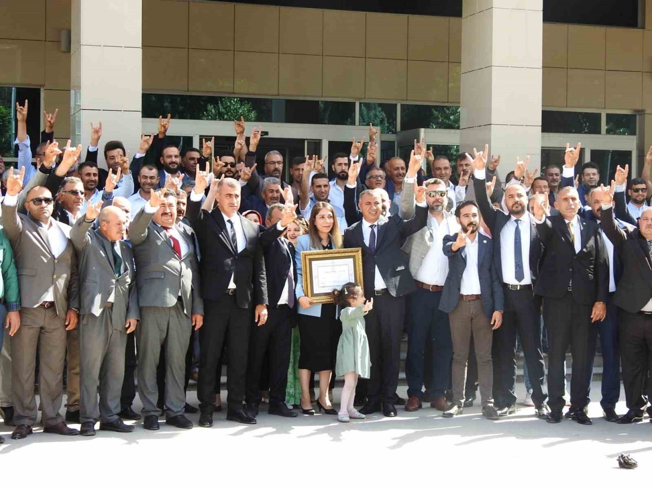 MHP Kilis Milletvekili Mustafa Demir, mazbatasını aldı