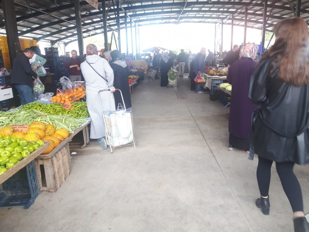 Afyonkarahisar’daki semt pazarlarında fiyatlar düşüşe geçti