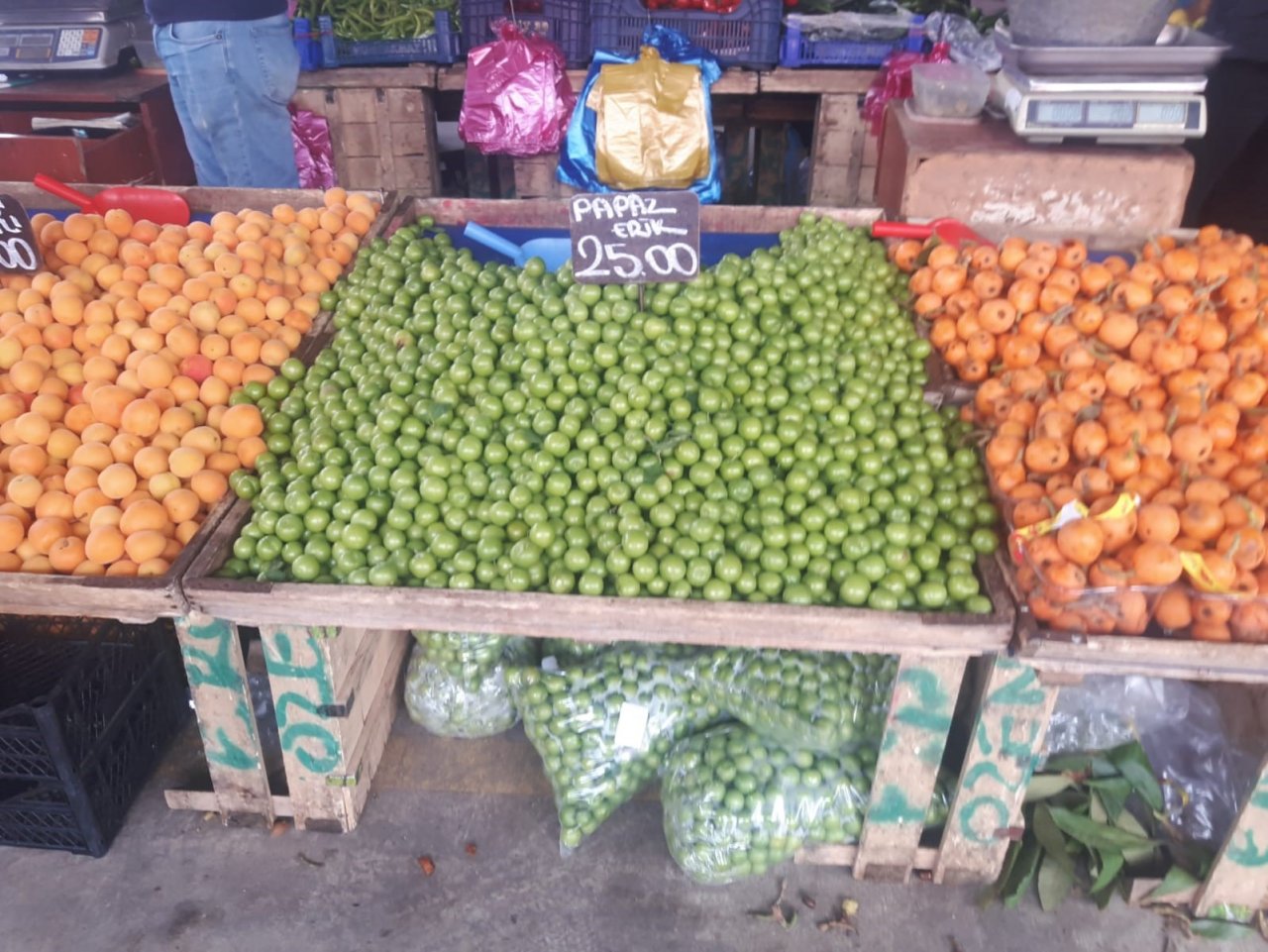 Afyonkarahisar’daki semt pazarlarında fiyatlar düşüşe geçti