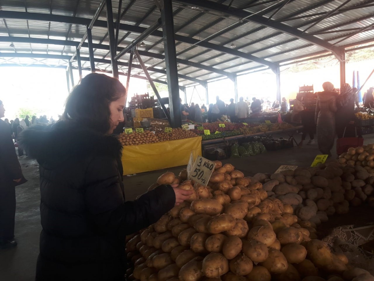 Afyonkarahisar’daki semt pazarlarında fiyatlar düşüşe geçti