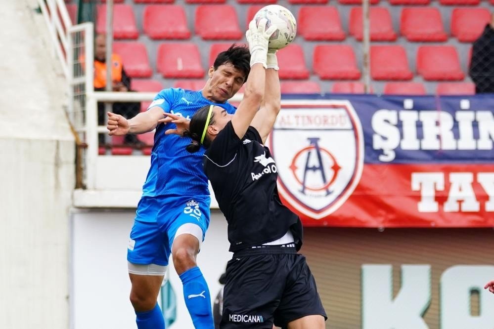 Altınordu kalecisi Ali Emre, kurtarışlarıyla en iyi kaleciler arasında