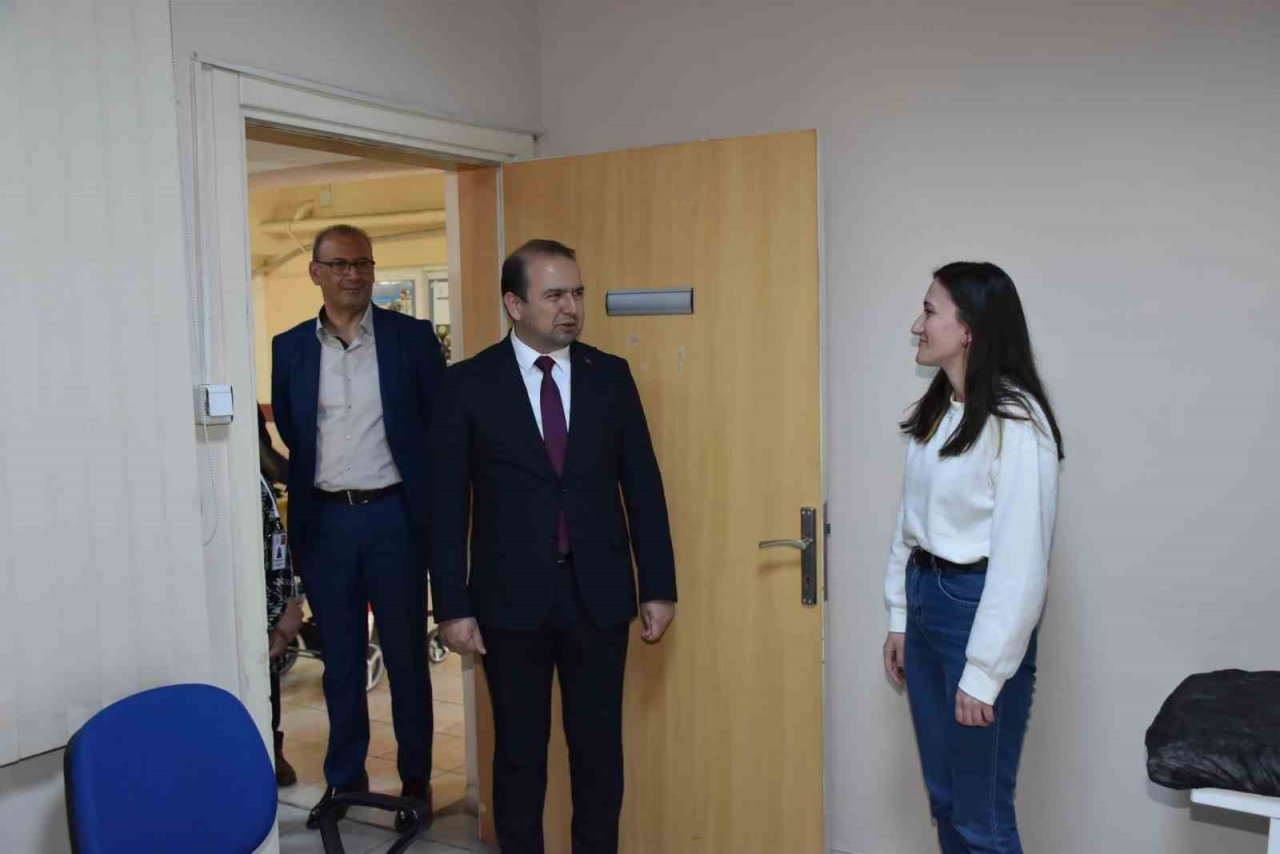 İl Sağlık Müdürü Şenkul, Buharkent İlçe Devlet Hastanesi’nde çalışmaları yerinde inceledi