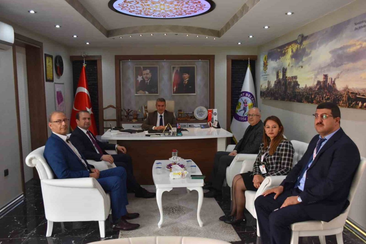 İl Sağlık Müdürü Şenkul, Buharkent İlçe Devlet Hastanesi’nde çalışmaları yerinde inceledi