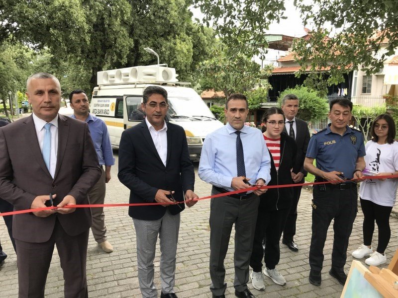 Kaymakam İlyas Memiş görsel sanatlar, teknoloji ve tasarım sergisine katıldı