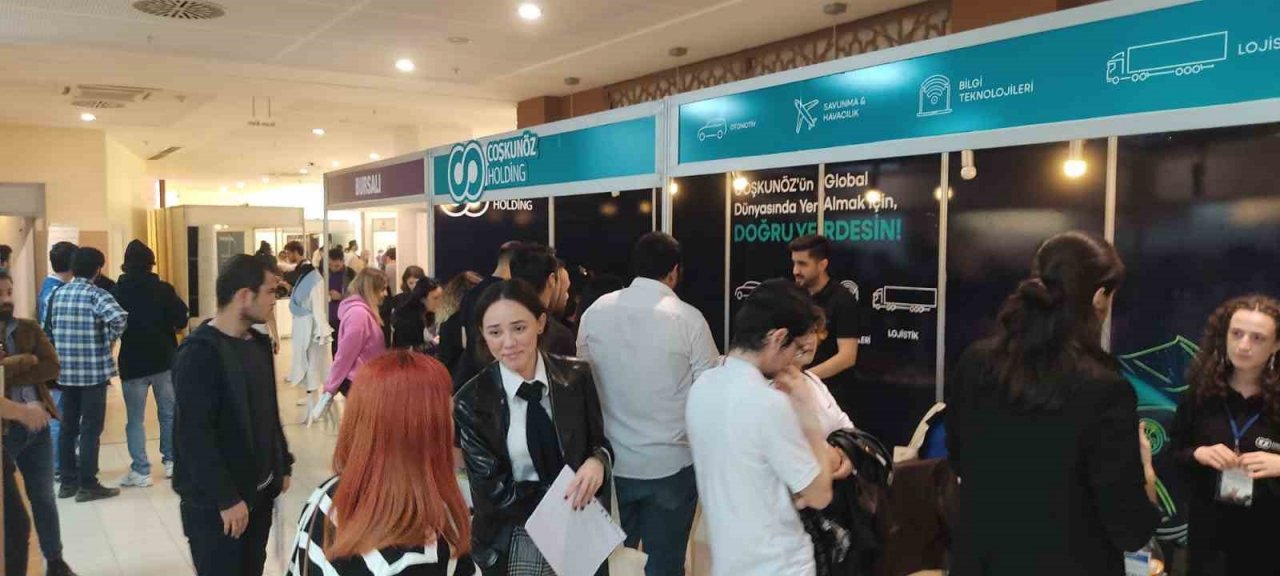 BUÜ Kariyer Fuarı binlerce öğrenciyi ağırladı