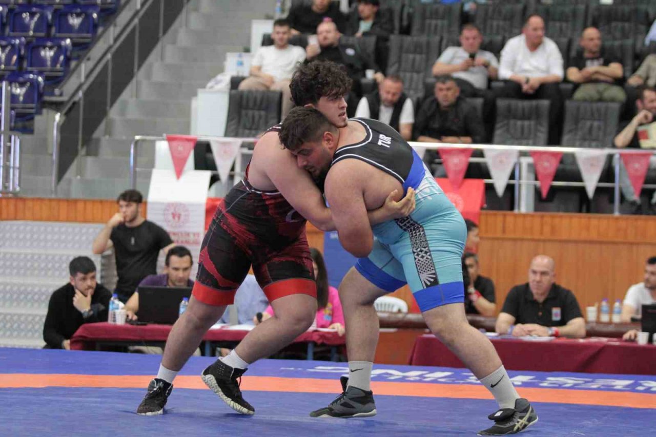 Büyükler Grekoromen Güreş Türkiye Şampiyonası başladı