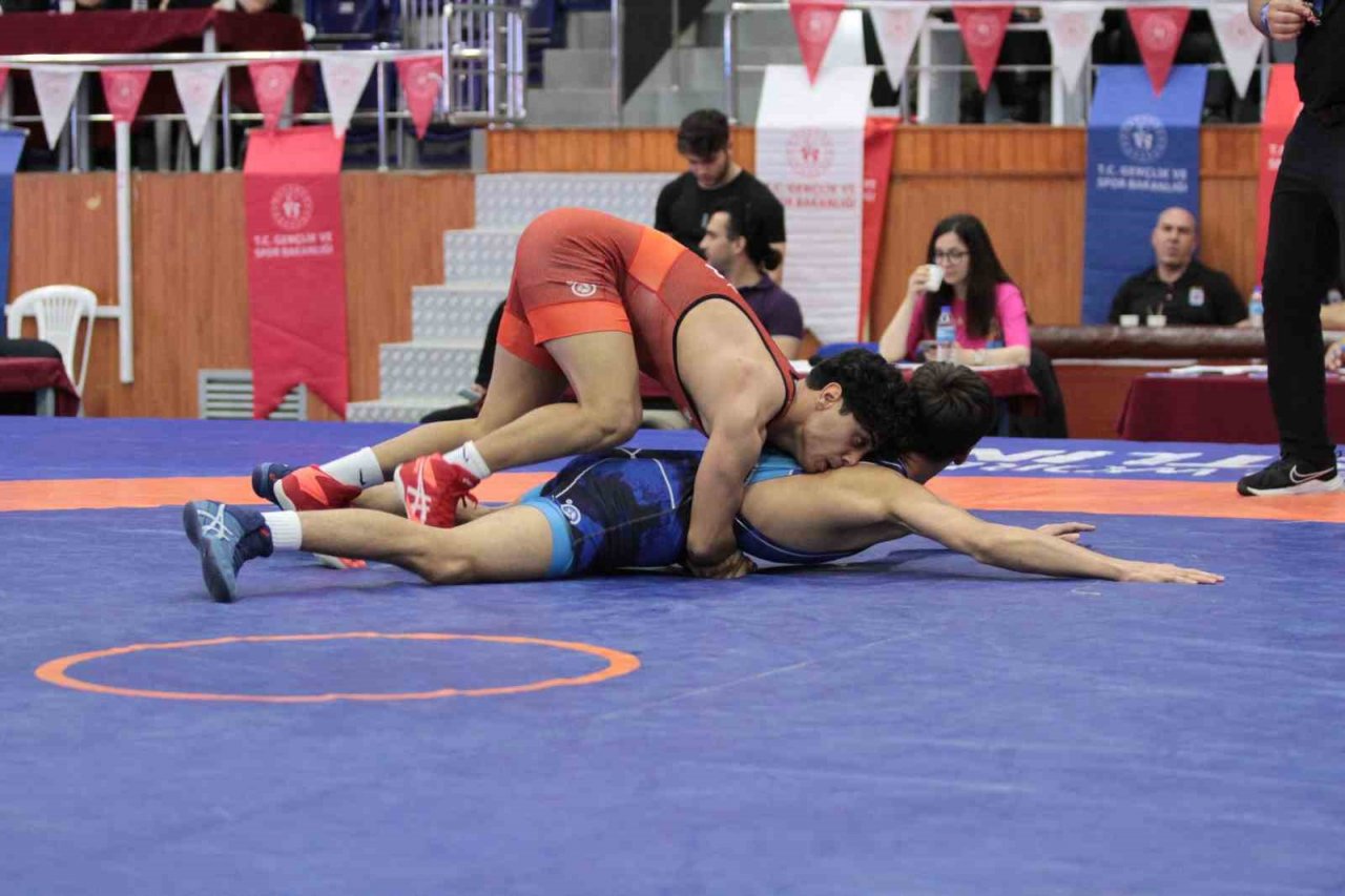 Büyükler Grekoromen Güreş Türkiye Şampiyonası başladı