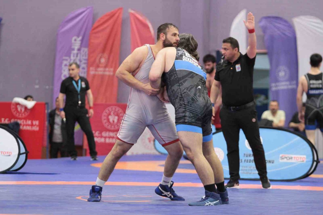 Büyükler Grekoromen Güreş Türkiye Şampiyonası başladı