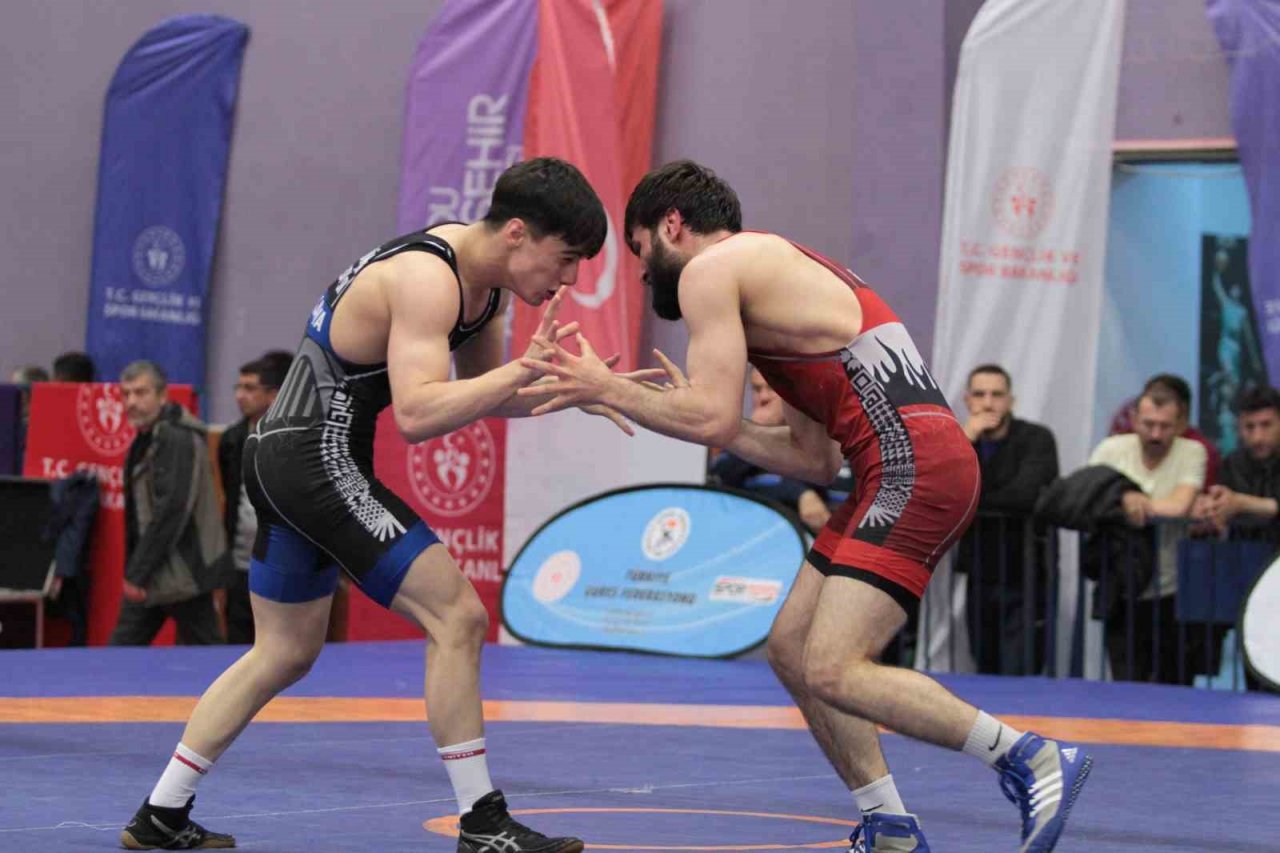 Büyükler Grekoromen Güreş Türkiye Şampiyonası başladı