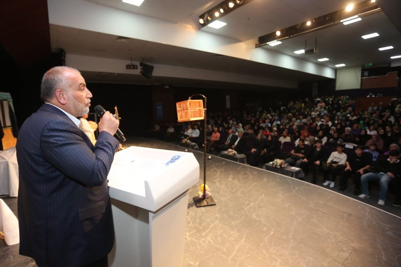 ‘Filistin Hakkında Konuşmalıyız’ tiyatro gösterisi