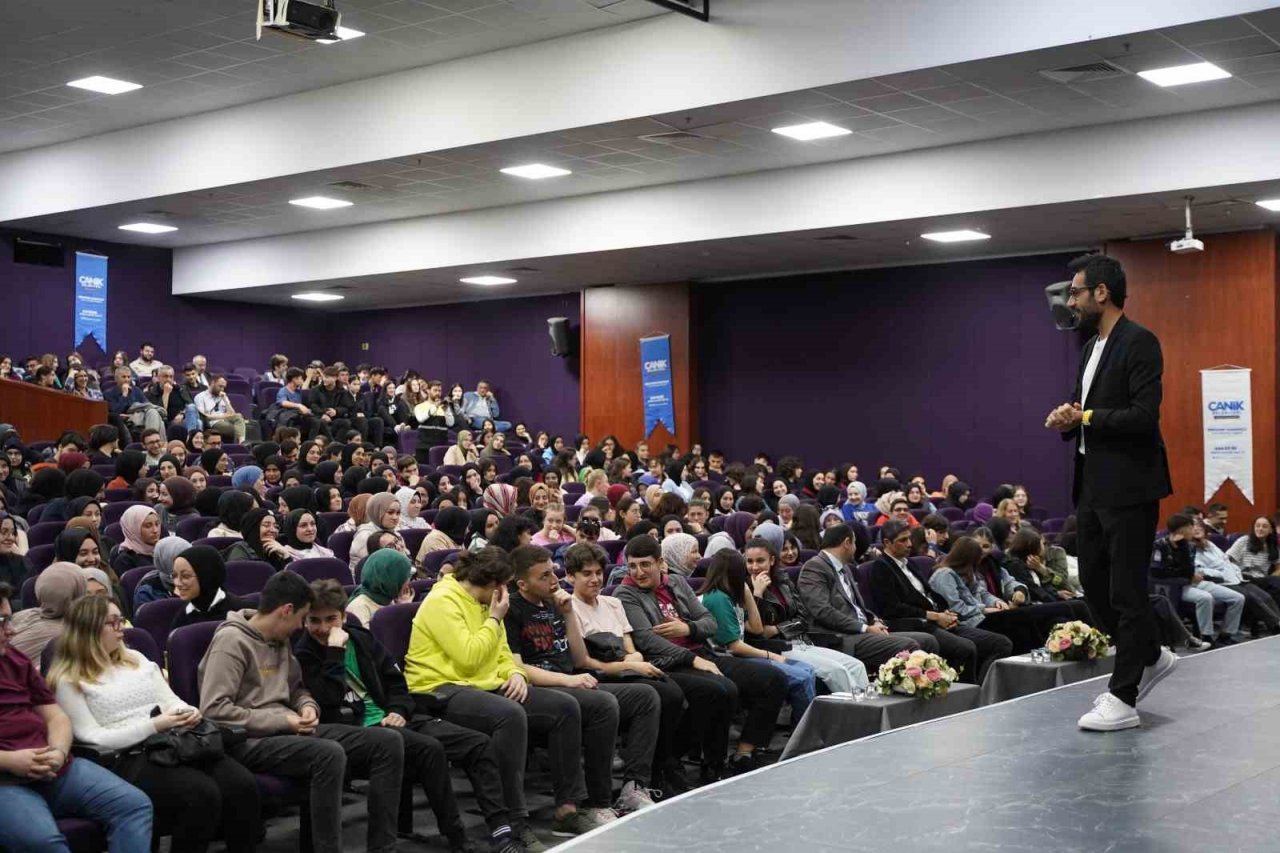 Canik’te öğrencilere ‘Griden Beyaza’ semineri