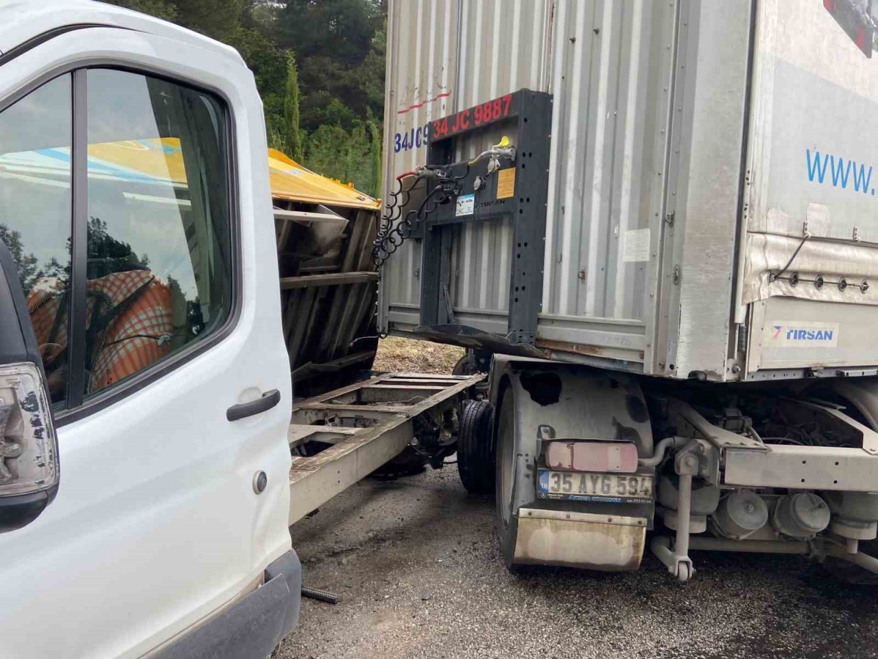 4 kişinin öldüğü rampada zincirleme trafik kazası