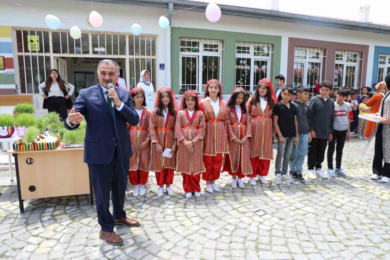 Develi Çayırözü İlkokul ve Ortaokulunda bahar coşkusu