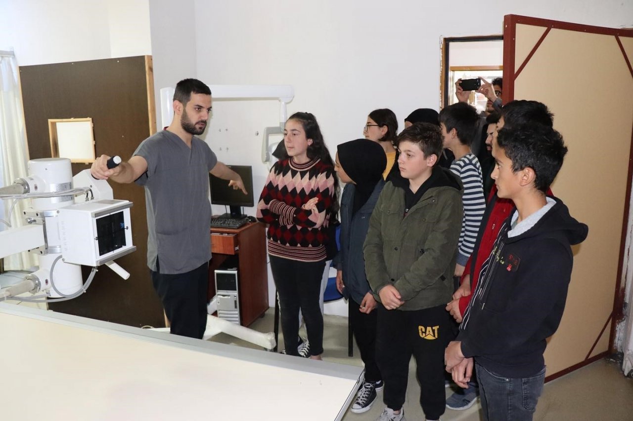 Doktorluk hayali olan gençler meslek hakkında bilgi aldı