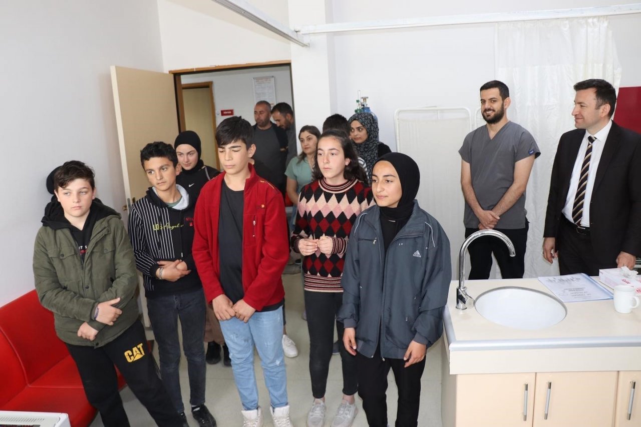 Doktorluk hayali olan gençler meslek hakkında bilgi aldı