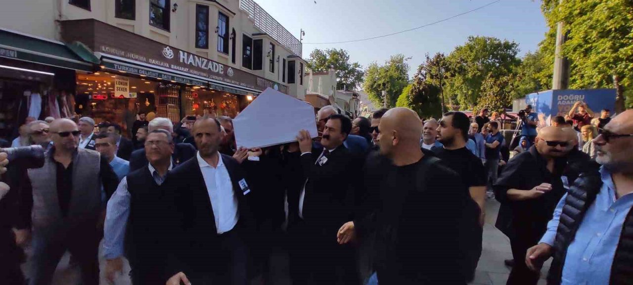 Adil Serdar Saçan son yolculuğuna uğurlandı