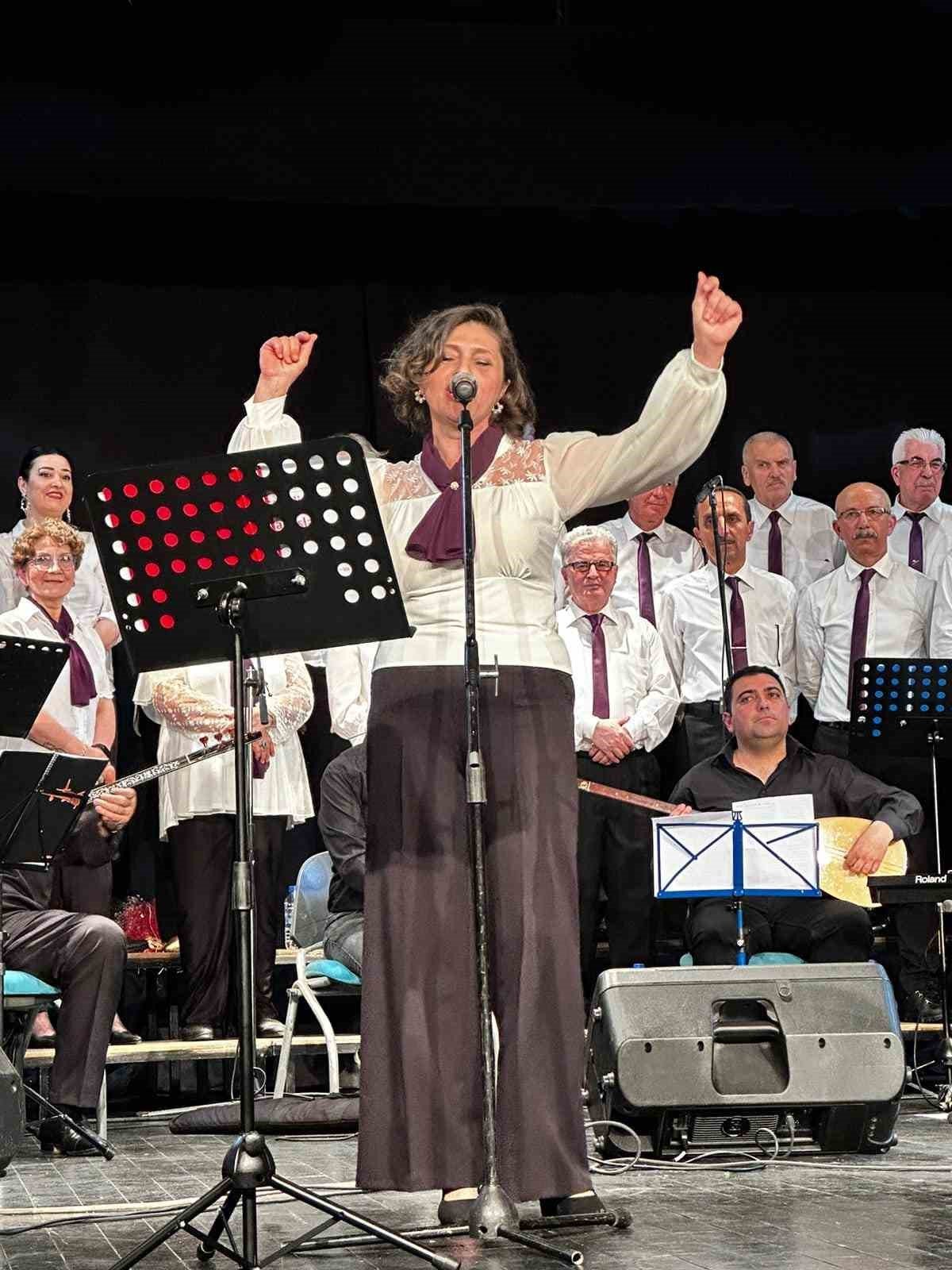 Eskişehir’de ‘Sazımızdan, sesimizden gönlünüze türküler’ konseri yoğun ilgi gördü