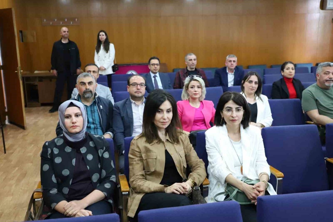 FÜ’de başarılı akademisyenler ödüllendirildi