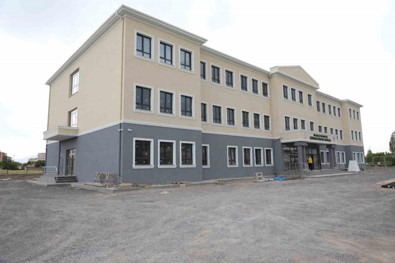 Melikgazi, kentsel dönüşüm alanına 2 okul birden kazandırdı