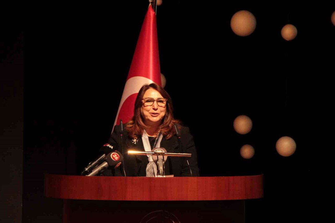 Bakan Dönmez; “Eskişehir’imizde de 20 yılda eğitim alanında 800 milyon liralık bir yatırım yapmış”