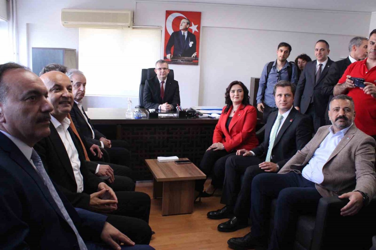 CHP İzmir vekilleri mazbatalarını aldı