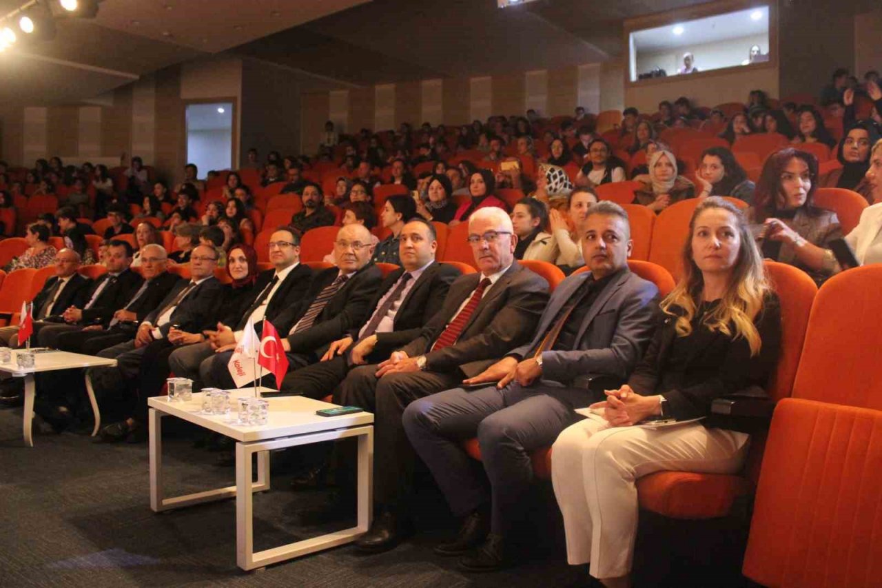 Ortaokul öğrencilerinin şiirleri duygulandırdı