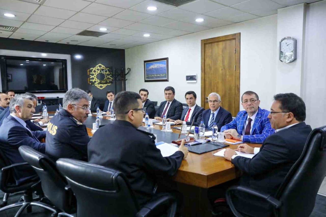 Seçim Güvenliği Toplantısı Vali Çiçek Başkanlığı’nda gerçekleştirildi