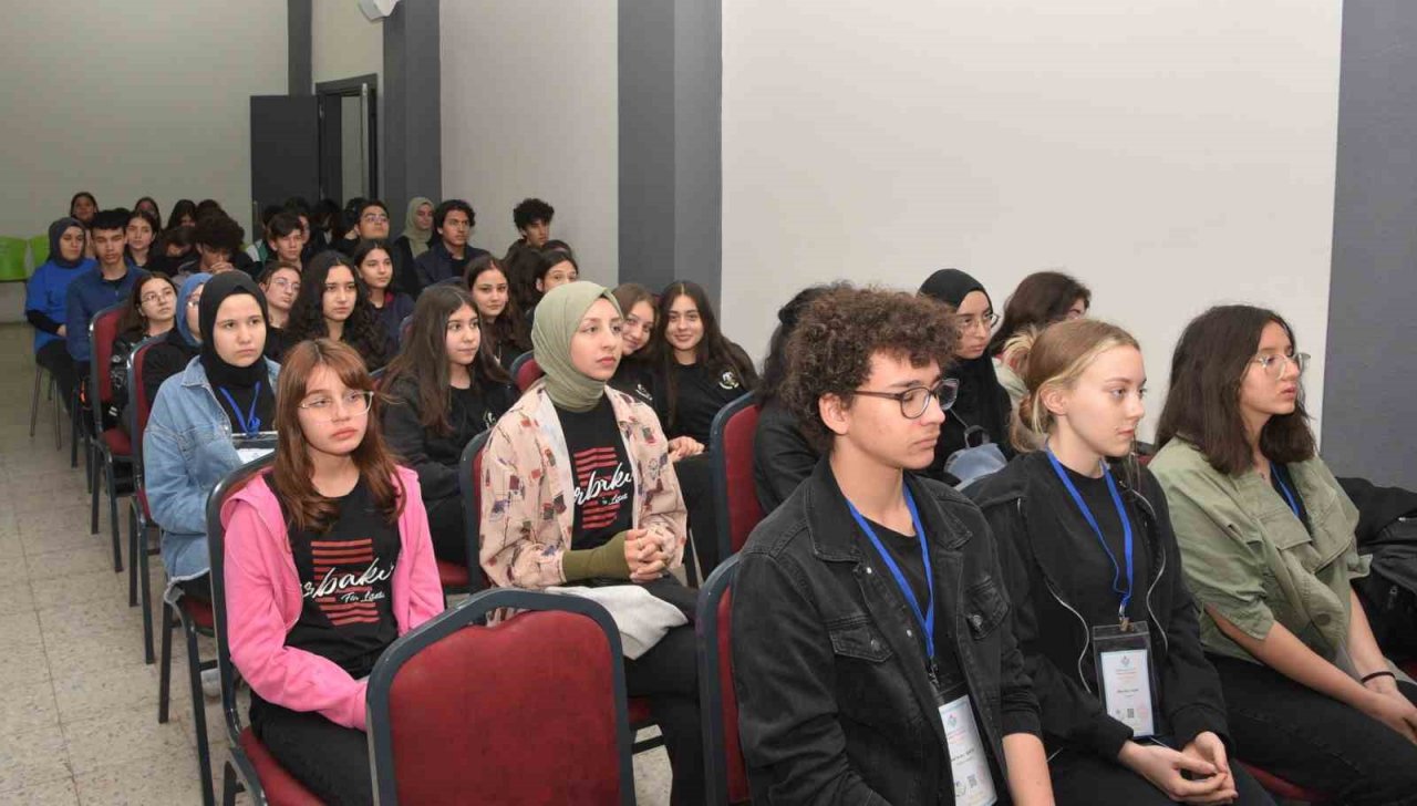 Ünlü edebiyatçı Cengiz Aytmatov, Denizlili öğrencilere anlatıldı