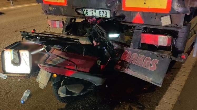 Motosiklet tıra ok gibi saplandı: Motokurye hayatını kaybetti
