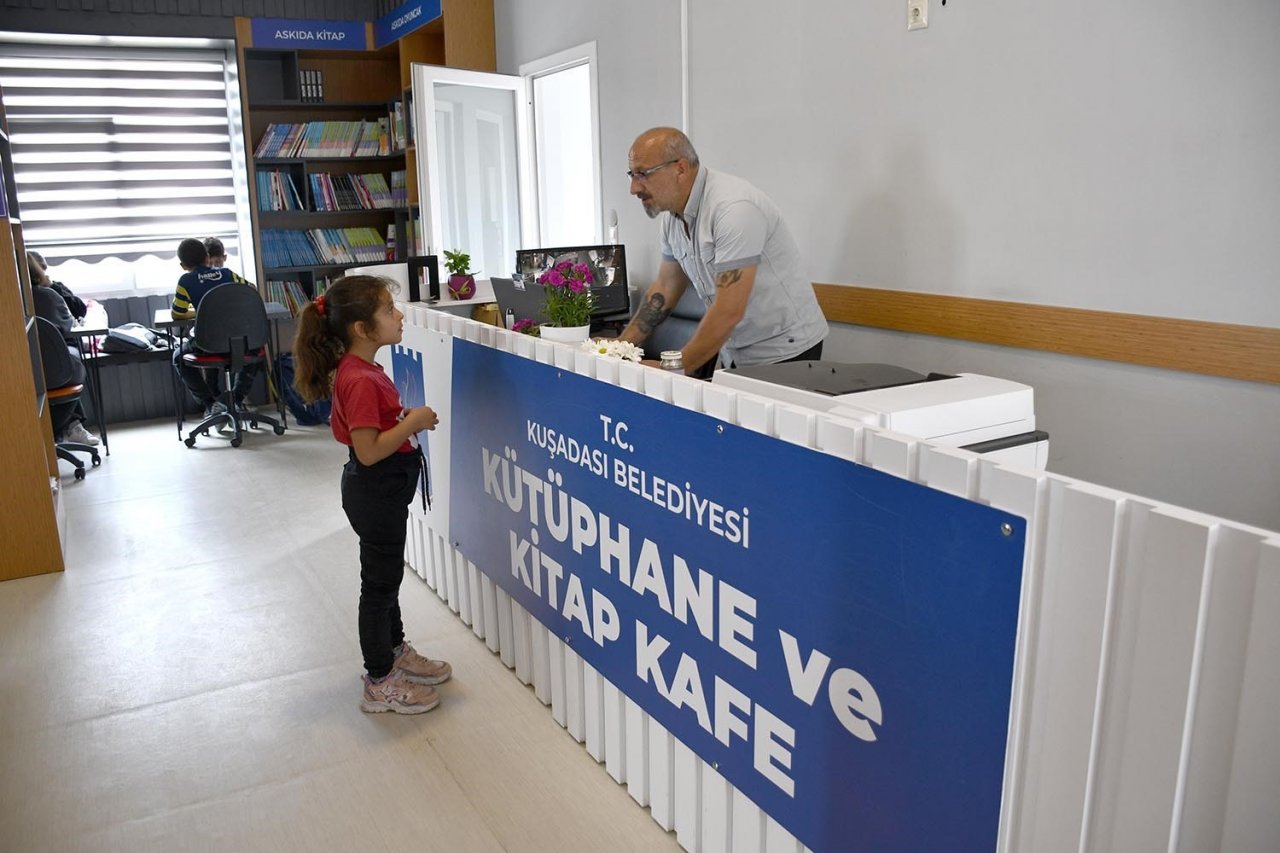 Kuşadası’ndaki Kütüphane ve Kitap Kafe her yaştan vatandaşa hitap ediyor