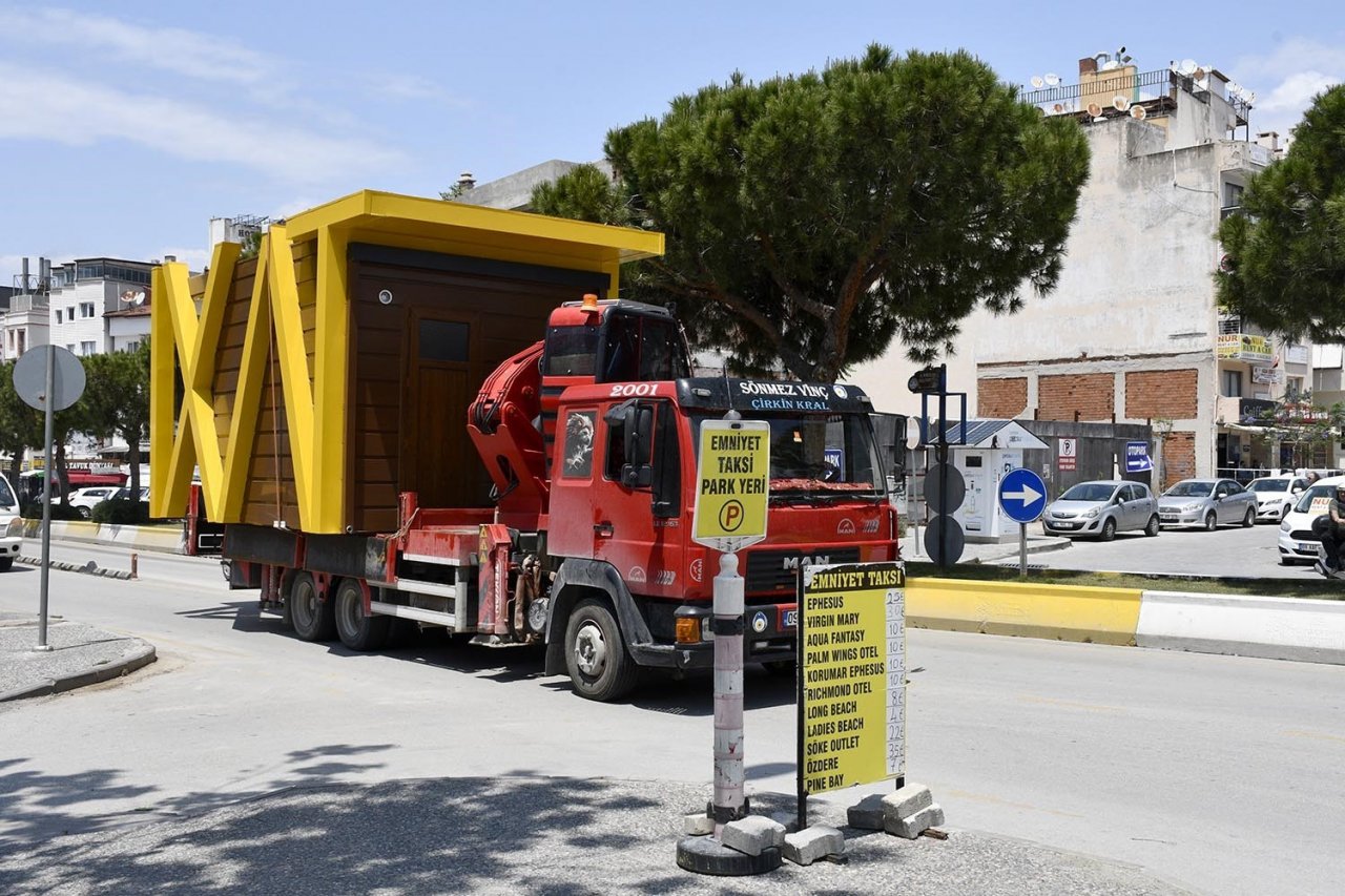 Kuşadası Belediyesi’nden taksi duraklarına modern dokunuş