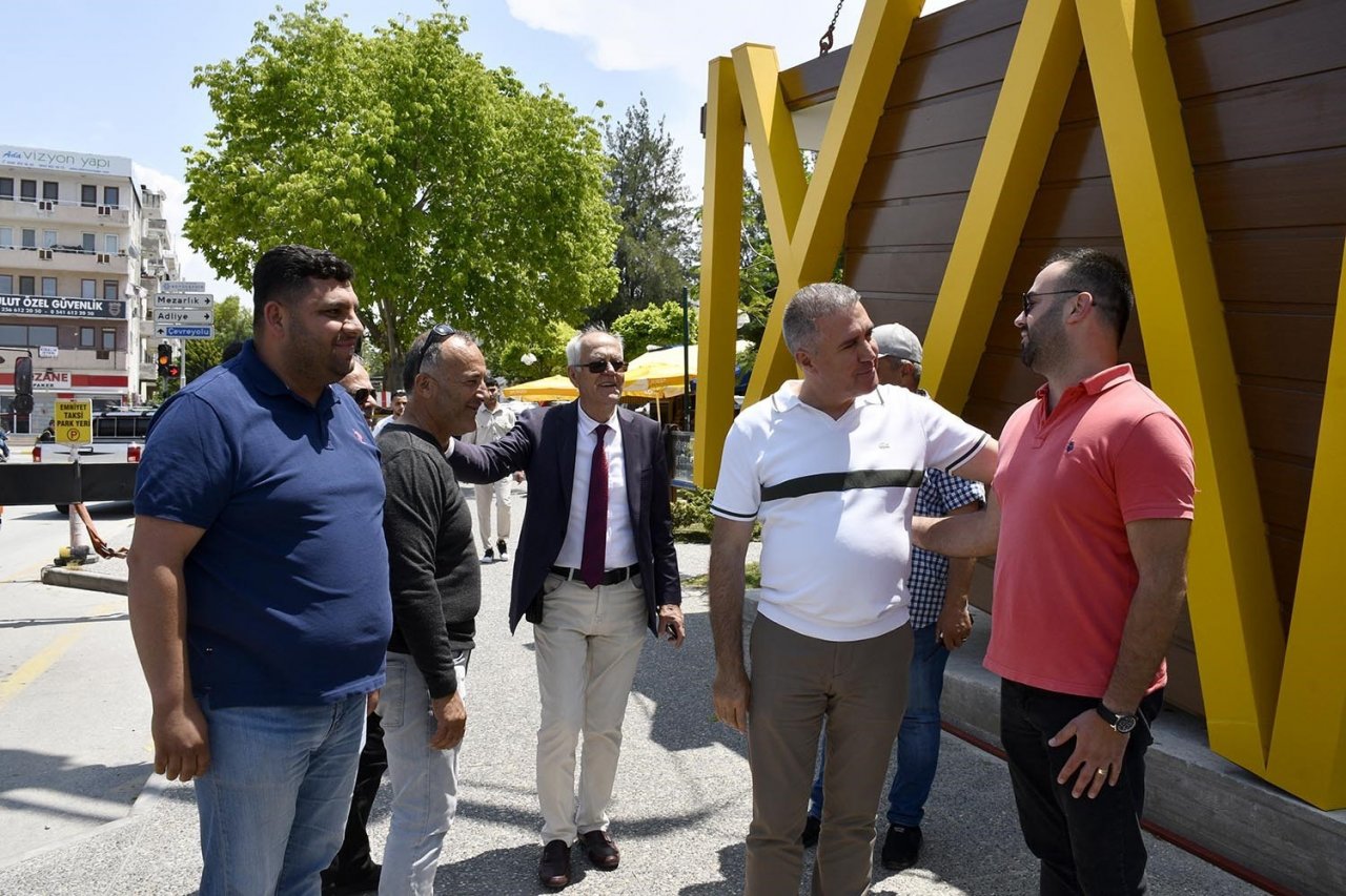 Kuşadası Belediyesi’nden taksi duraklarına modern dokunuş