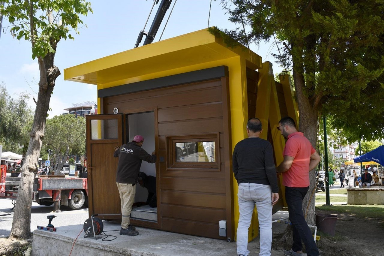 Kuşadası Belediyesi’nden taksi duraklarına modern dokunuş