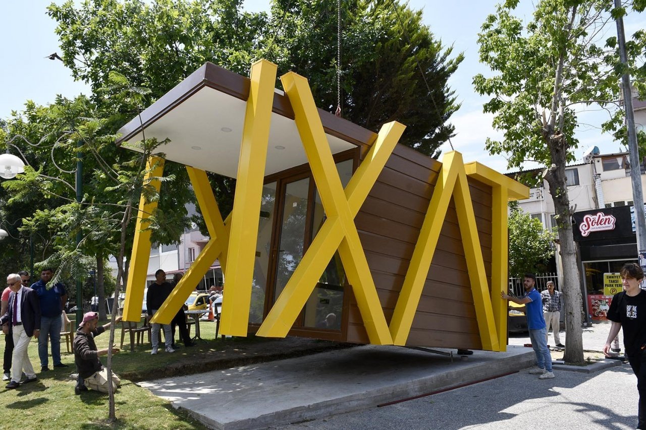 Kuşadası Belediyesi’nden taksi duraklarına modern dokunuş