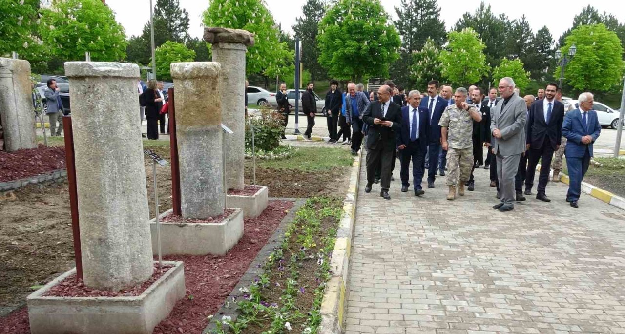 Açık alanda yeni eserlerin de eklendiği DPÜ Müzesi düzenlenen törenle hizmete sunuldu