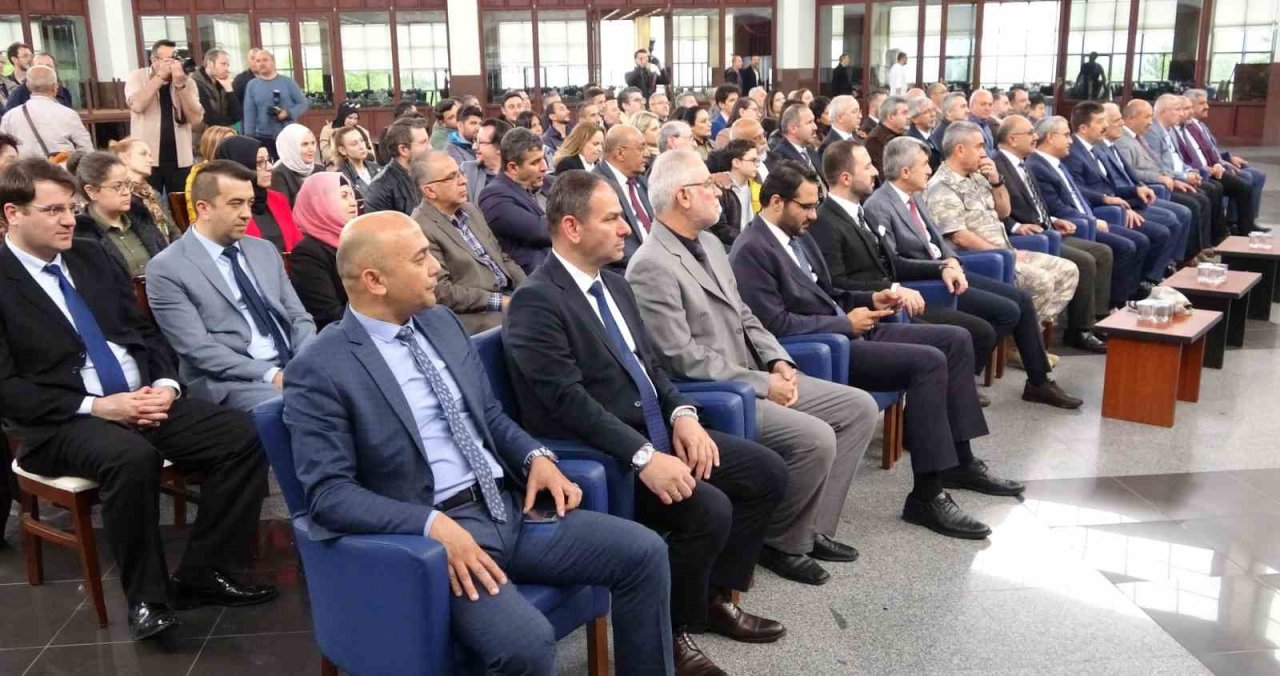 Açık alanda yeni eserlerin de eklendiği DPÜ Müzesi düzenlenen törenle hizmete sunuldu