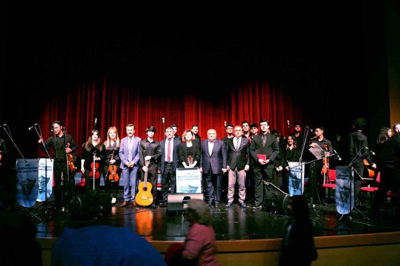 Lise öğrencileri konser verdi