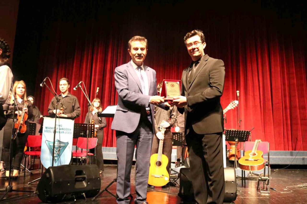 Lise öğrencileri konser verdi