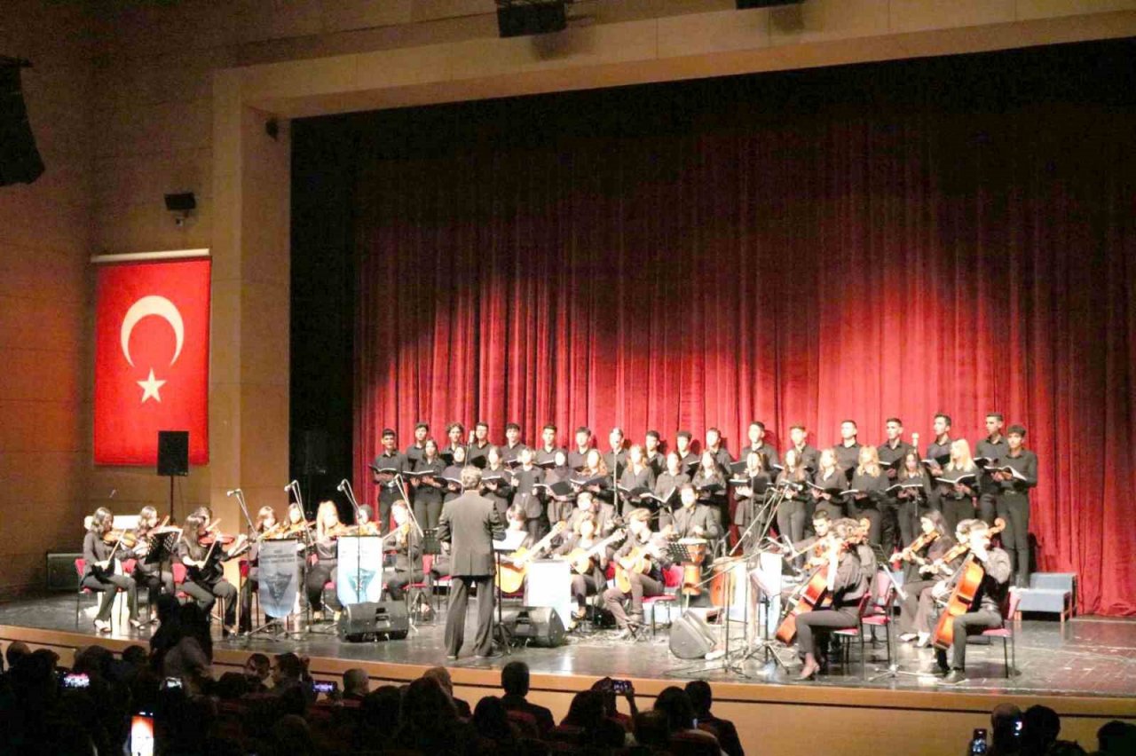 Lise öğrencileri konser verdi