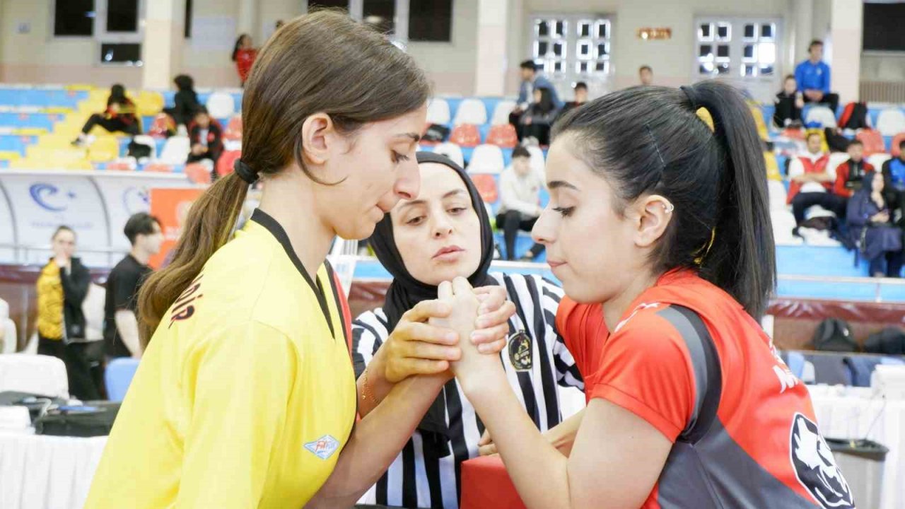 Genç bilekler, Erzurum’da yarışıyor