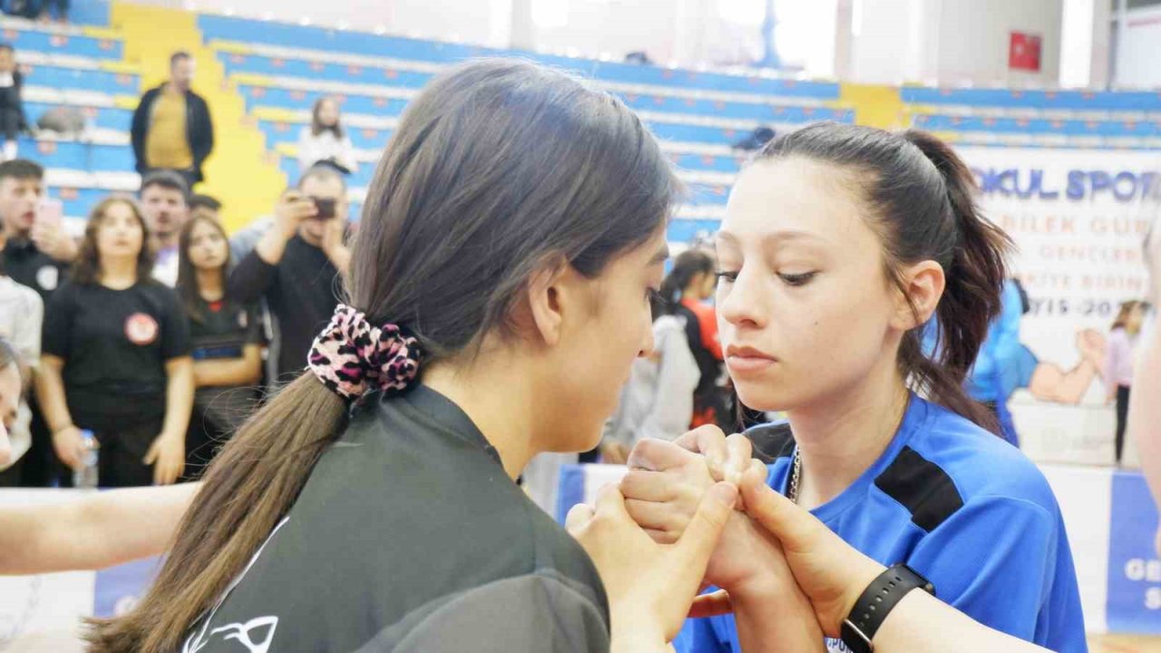 Genç bilekler, Erzurum’da yarışıyor