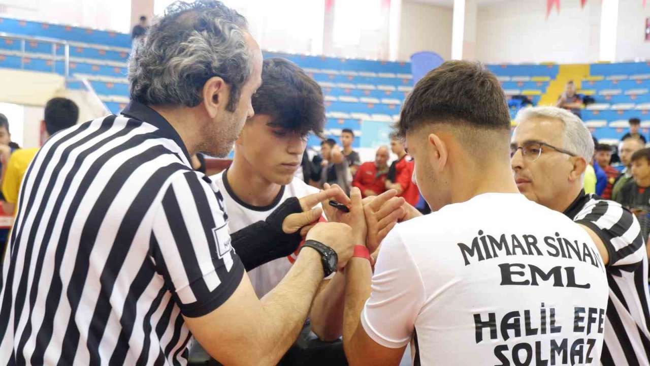 Genç bilekler, Erzurum’da yarışıyor