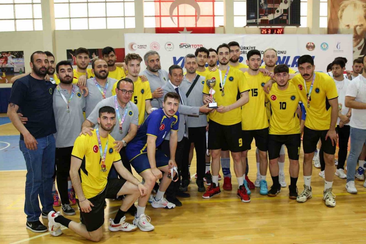 Manisa’da üniversitelerin spor şöleni sona erdi