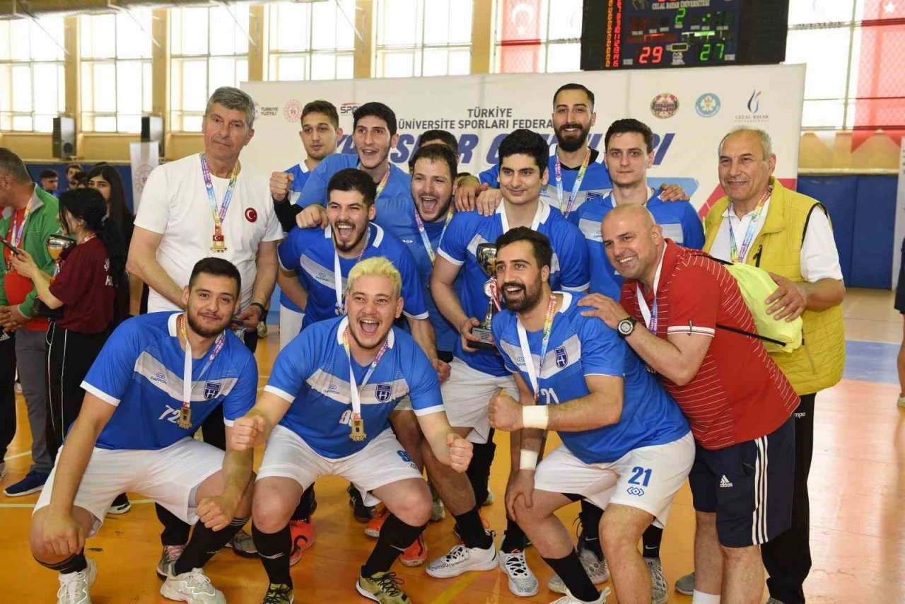 Manisa’da üniversitelerin spor şöleni sona erdi