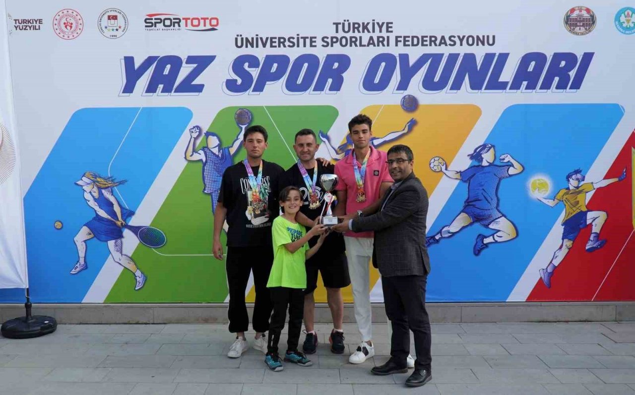 Manisa’da üniversitelerin spor şöleni sona erdi